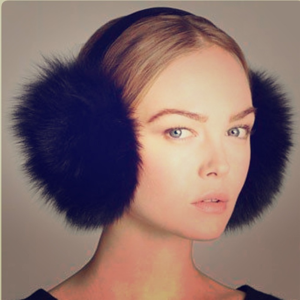 Faux fur earmuffs!! 🖤
